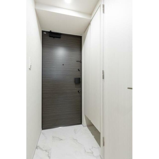 A1タイプ2022年2月撮影 MR204号室で調度品等は含まれません。(玄関)