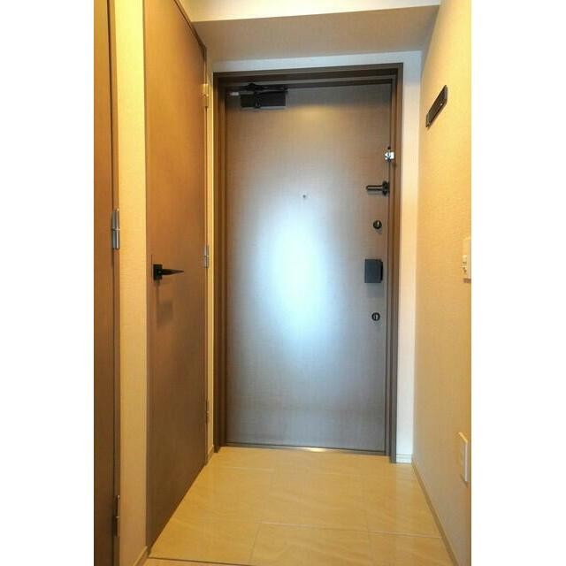 ※写真は同タイプ住戸です。(玄関)