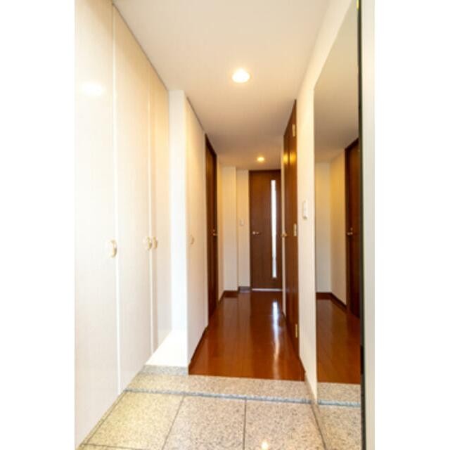 ※写真は同タイプ住戸です。(玄関)