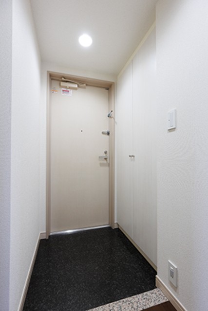 ※写真は同タイプ住戸です。(玄関)