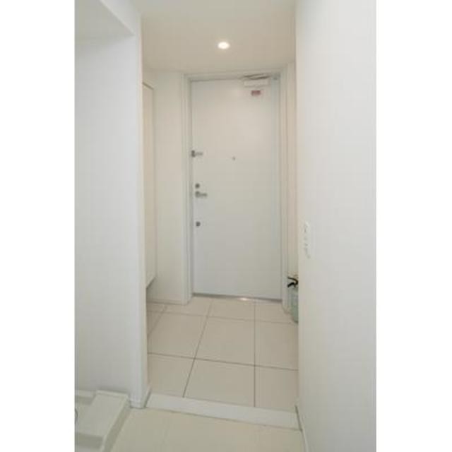 ※写真は同タイプ住戸です。(玄関)