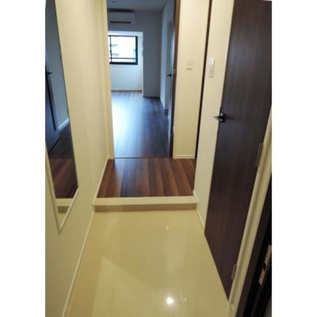 ※写真は同タイプ住戸です。(玄関)