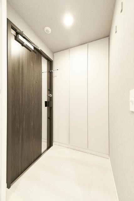 ※写真は同タイプ住戸です。(玄関)