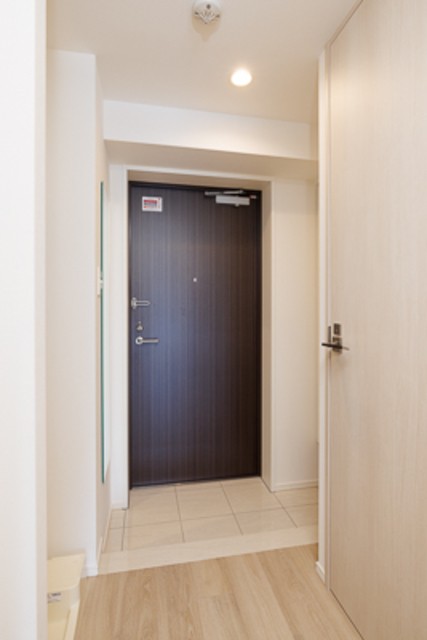 ※写真は同タイプ住戸です。(玄関)