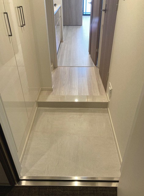 ※写真は同タイプ住戸です。(玄関)