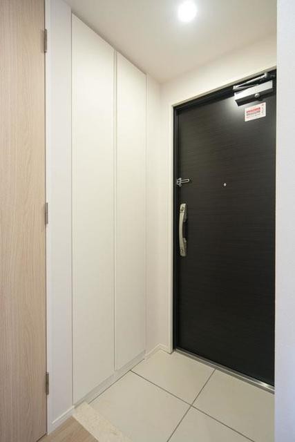 ※写真は同タイプ住戸です。(玄関)