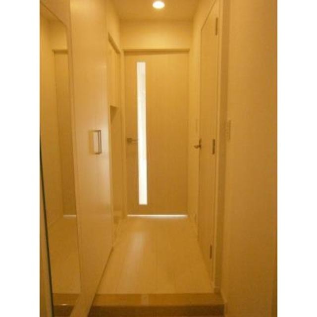 ※写真は同タイプ住戸です。(玄関)