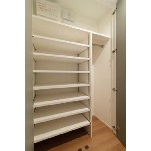 ※写真は同タイプ住戸です。(玄関)