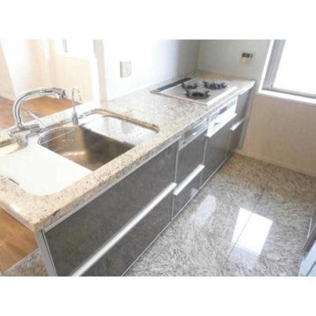 ※写真は同タイプ住戸です。(キッチン)