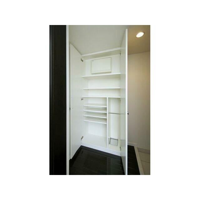 同タイプ上階の写真です(玄関)