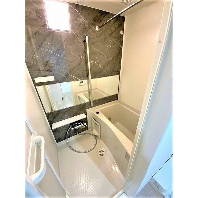 反転タイプの室内写真(風呂)