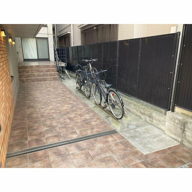 駐輪スペース（ラック有）