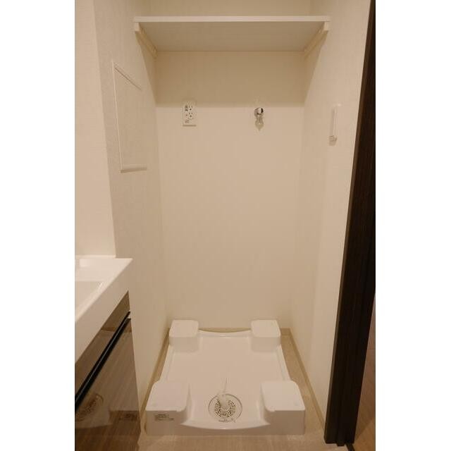 同物件他号室のため、室内フローリング等配色が異なります。