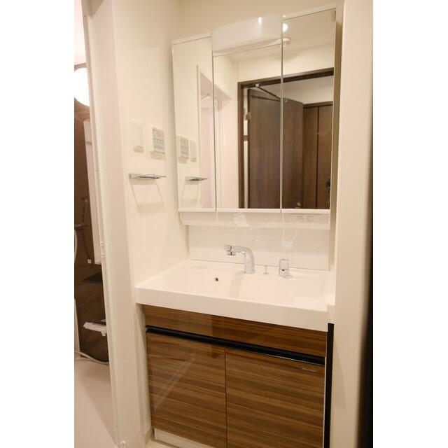 同物件他号室のため、室内フローリング等配色が異なります。(内装)