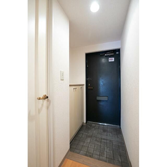 ※写真は同タイプ住戸です。(玄関)