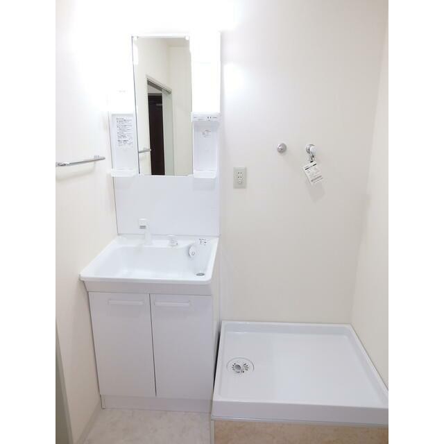 シャワー付洗面化粧台・洗濯機パン(内装)