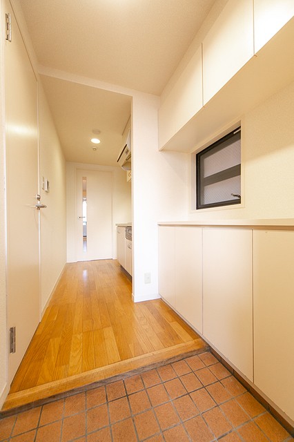 ※写真は同タイプ住戸です。(玄関)