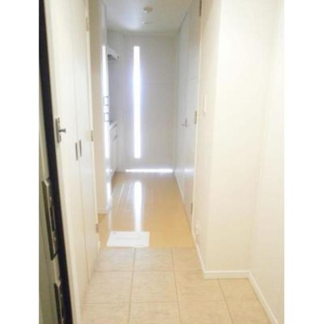 ※写真は同タイプ住戸です。(玄関)