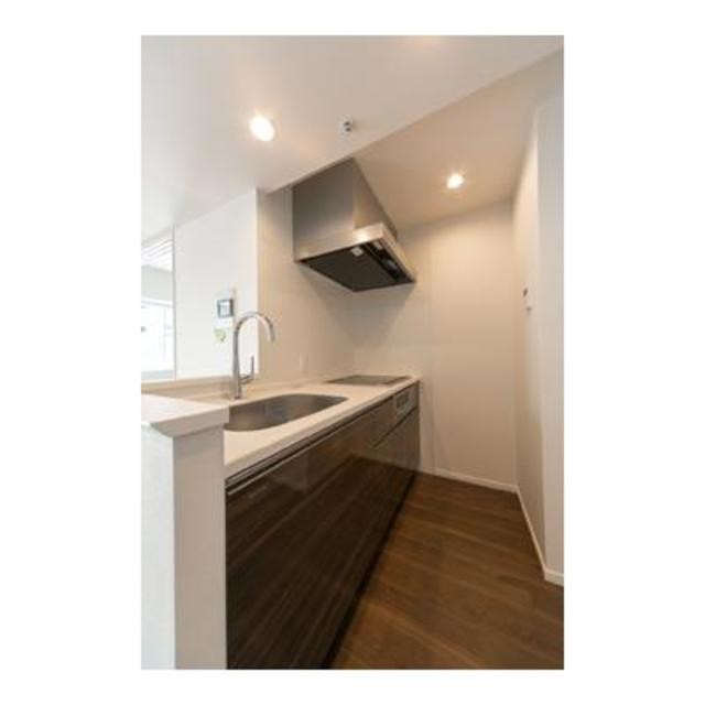 ※写真は同タイプ住戸です。(キッチン)