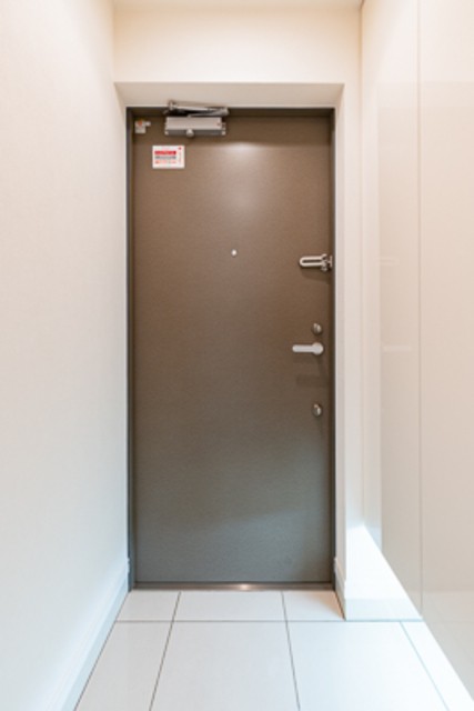 ※写真は同タイプ住戸です。(玄関)