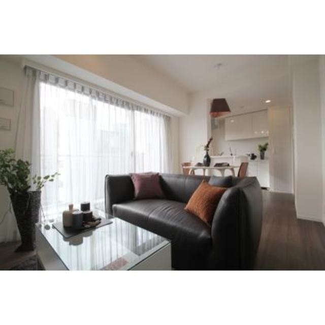 ※写真は同タイプ住戸です。(居間)