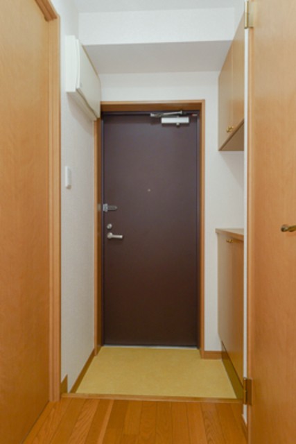 ※写真は同タイプ住戸です。(玄関)