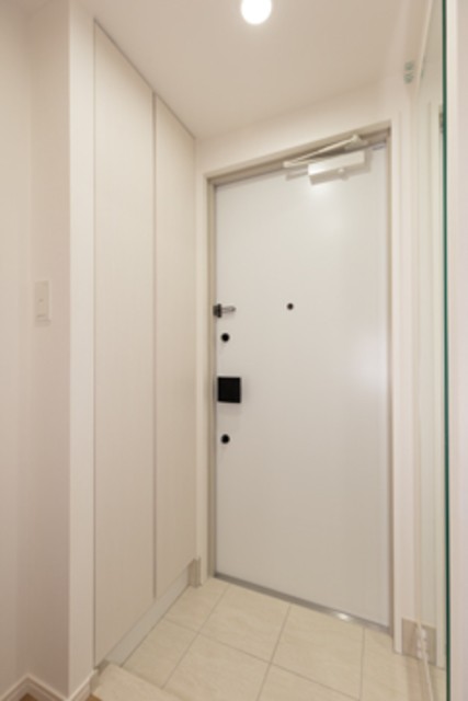 ※写真は同タイプ住戸です。(玄関)