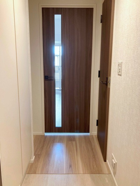 ※写真は同タイプ住戸です。(玄関)