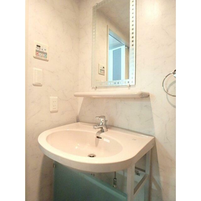 スタイリッシュな独立洗面台！(内装)