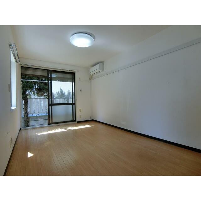 ※別部屋の参考写真になります。(居間)