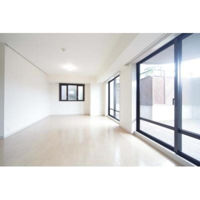 ※写真は同タイプ住戸です。(居間)