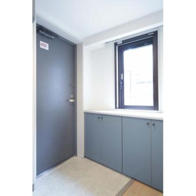 ※写真は同タイプ住戸です。(玄関)