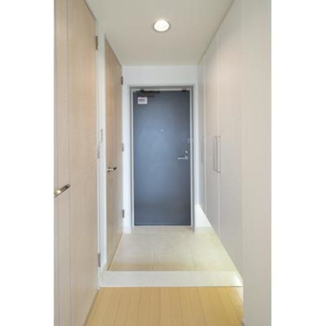 ※写真は同タイプ住戸です。(玄関)