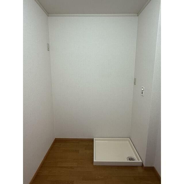 キッチン後ろに冷蔵庫置場・室内洗濯機置場あり！