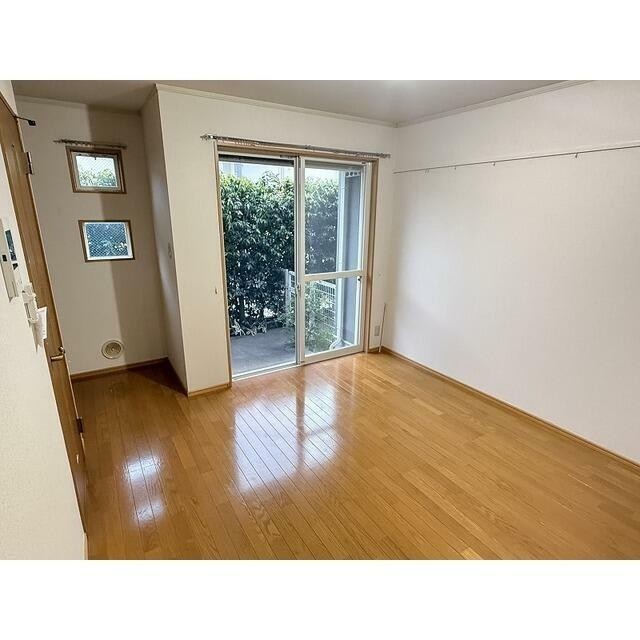 高台にあるため1階ですが日当たり良しです♪(居間)