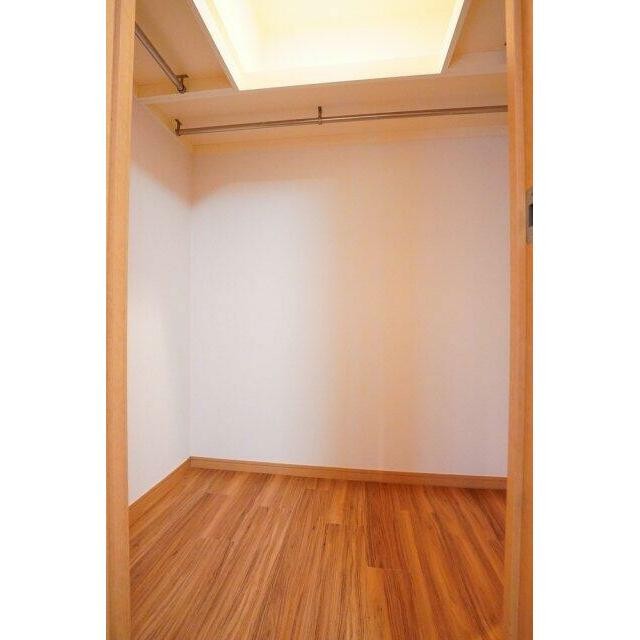 ウォークインクローゼット(内装)