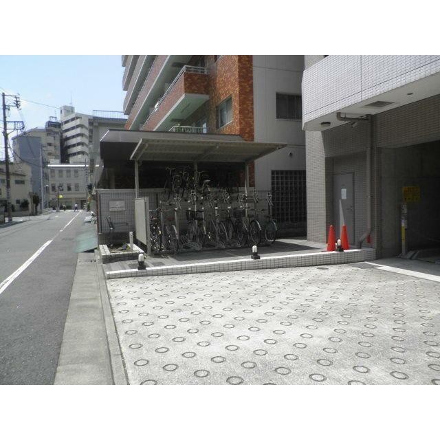 駐輪場・駐車場入り口