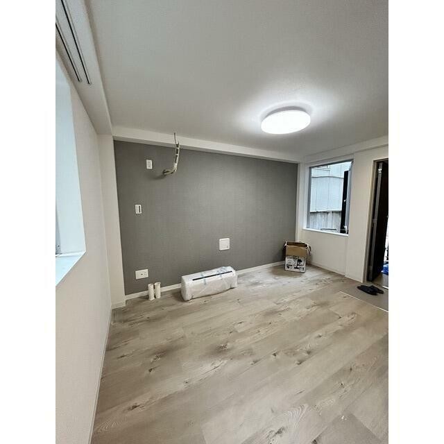 Wi-Fi使用無料！照明器具あり/エアコン/アクセントクロス仕様(居間)