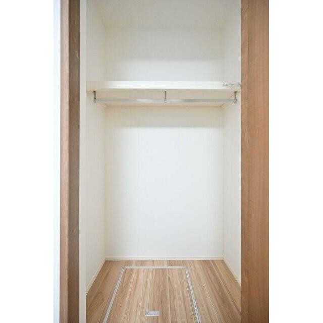 クローゼット（洋室1）(内装)