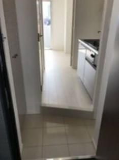 (玄関)