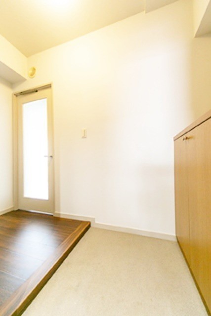 ※同仕様写真含む(玄関)