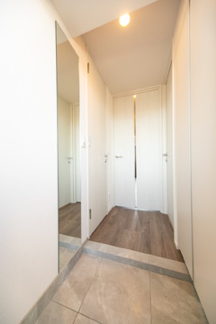 ※写真は同タイプ住戸です。(玄関)