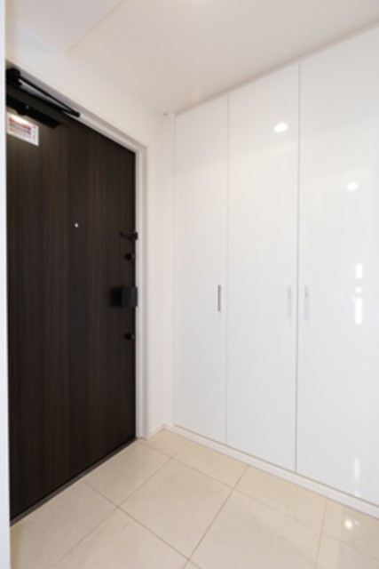 ※写真は同タイプ住戸です。(玄関)