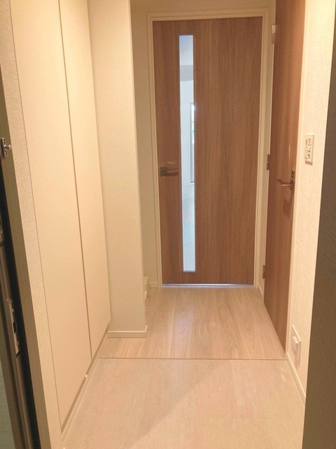 ※写真は同タイプ住戸です。(玄関)