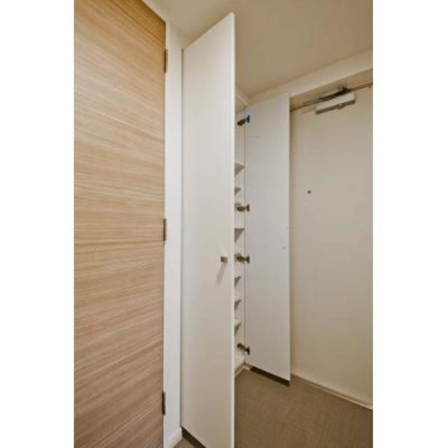 ※写真は同タイプ住戸です。(玄関)