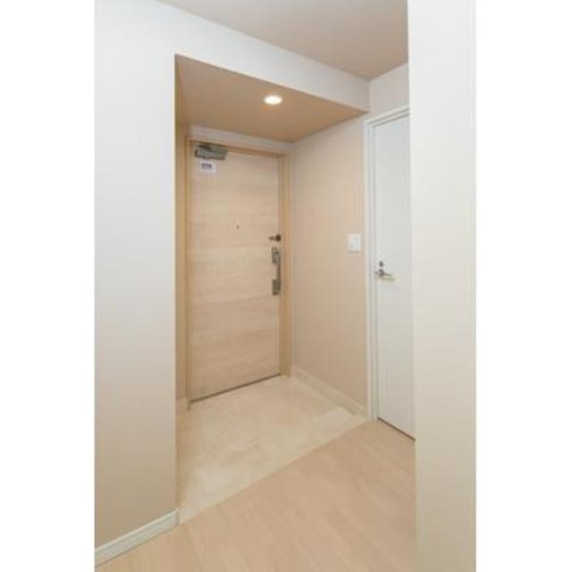 ※写真は同タイプ住戸です。(玄関)