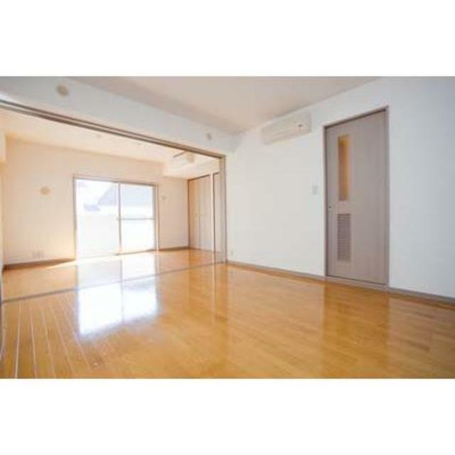 ※写真は同タイプ住戸です。(居間)