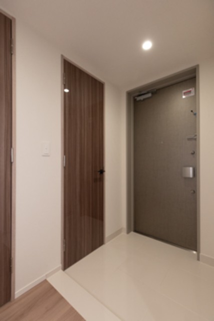 ※写真は同タイプ住戸です。(玄関)