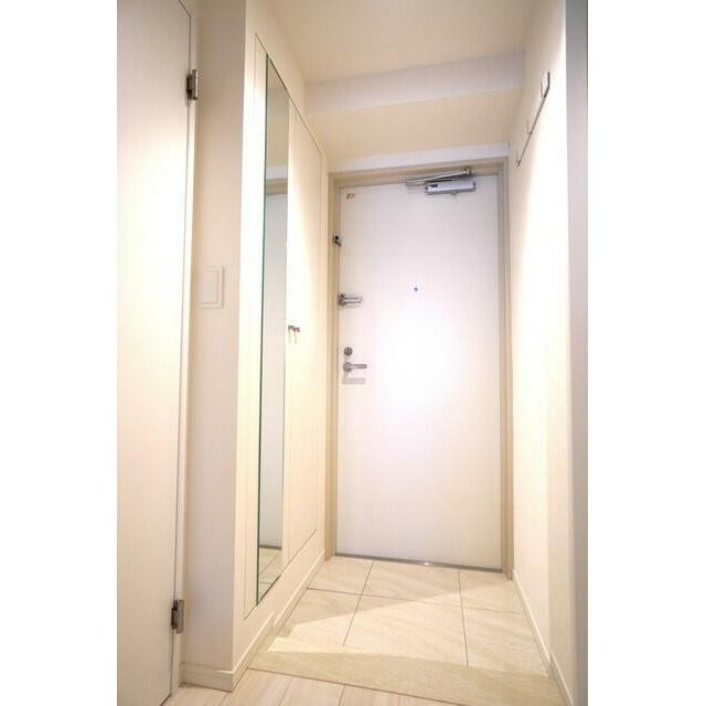 ※写真は同タイプ住戸です。(玄関)