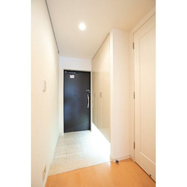 ※写真は同タイプ住戸です。(玄関)